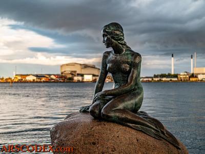The little mermaid sculpture in Copenhagen by Edvard Eriksen