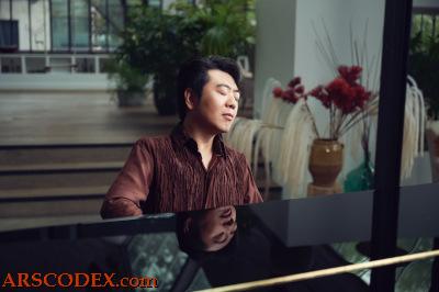 Lang Lang playing piano